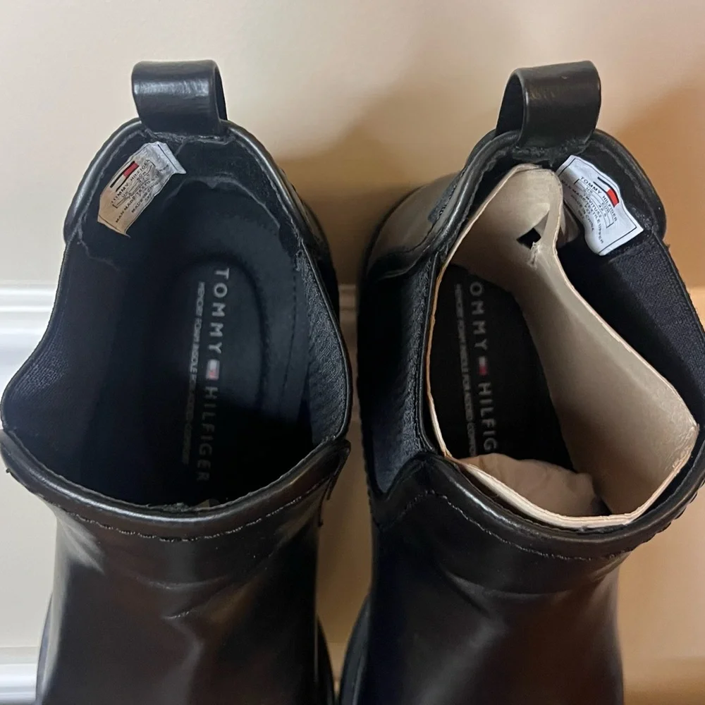 Tommy Hilfiger Vitus 2 Men’s Black Chelsea Boot Size 9.5